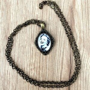 Marilyn Monroe Victorian Style Necklace, Antique Look, NWT